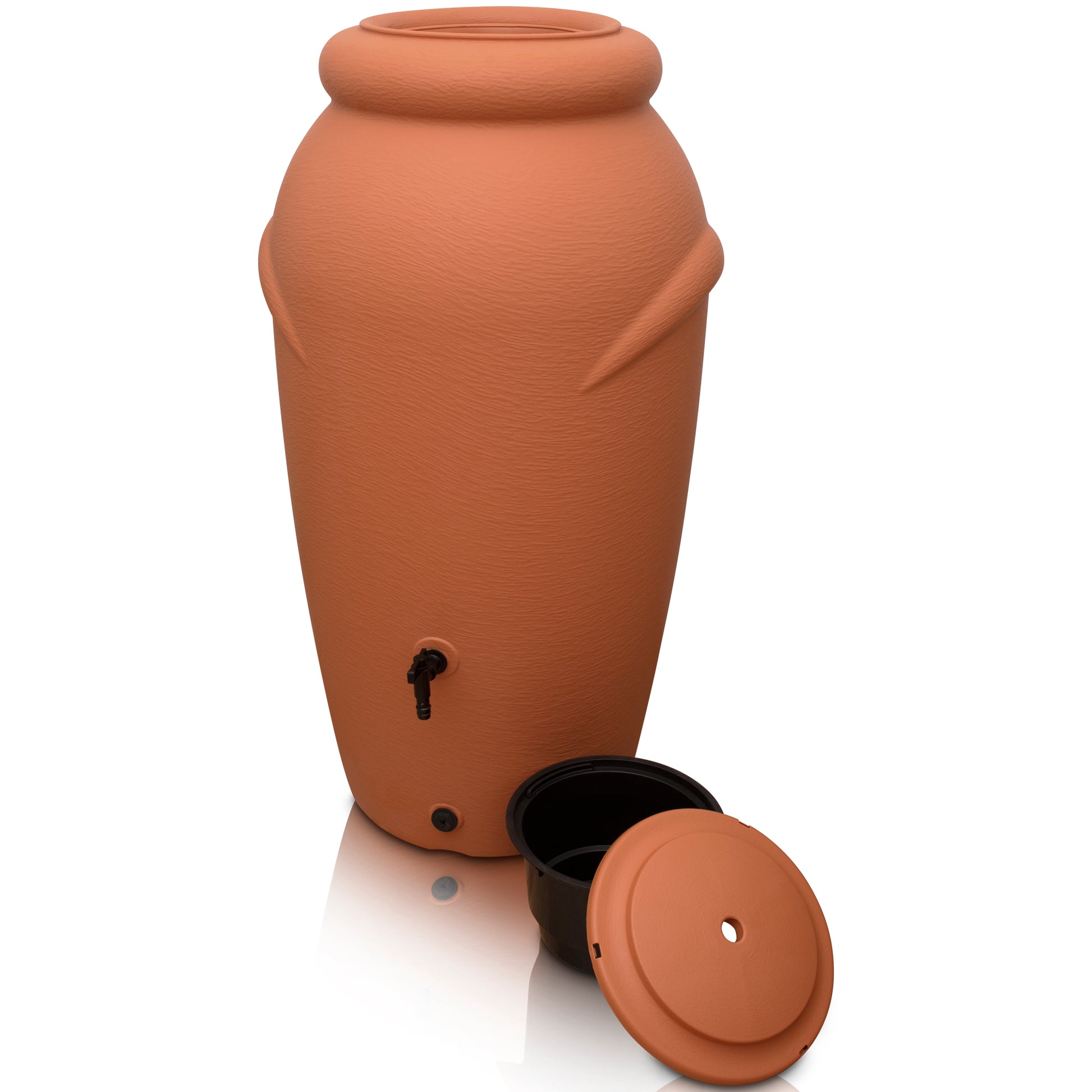 Ein orangefarbener Regentonne-Wassertank aus Keramik mit einem Fassungsvermögen von 210/360/440 Litern im Amphore-Design mit Zapfhahn und abnehmbarem Deckel auf einer reflektierenden Oberfläche von yourcasa-de.