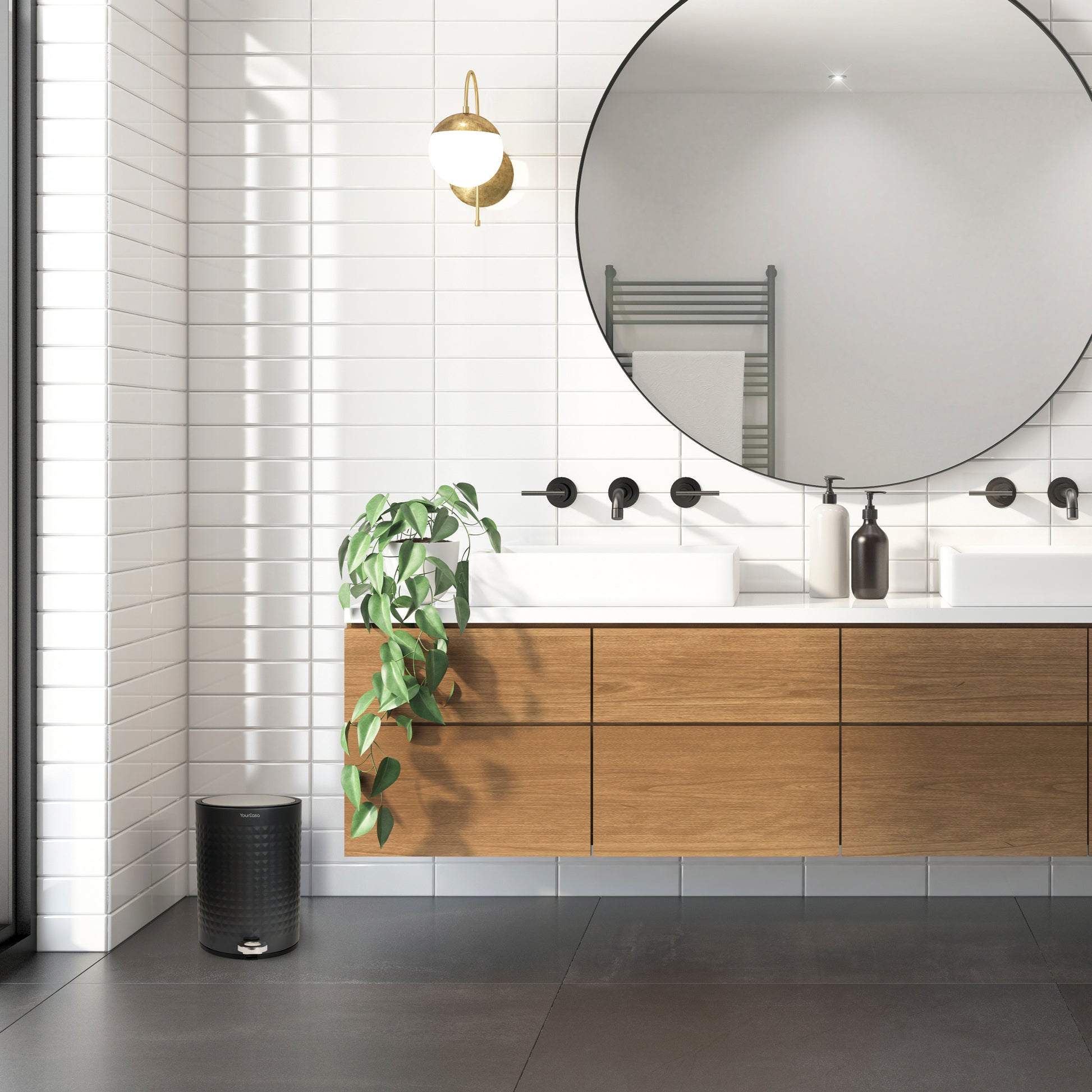 Modernes Badezimmer-Interieur mit Waschtischunterschrank, rundem Spiegel und YourCasa® Edelstahl Mülleimer Bad 5L – Pyramiden-Oberflächenstruktur von yourcasa-de.