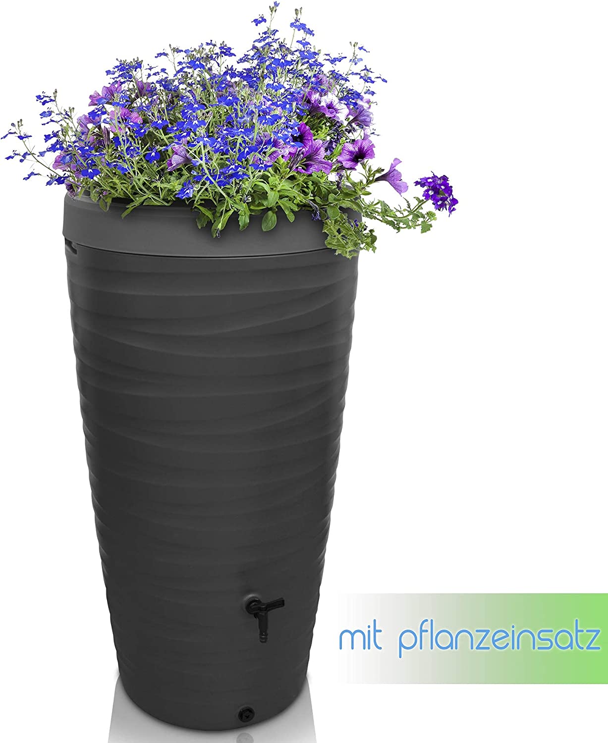 Ein hoher, sich verjüngender schwarzer Blumentopf „YourCasa Regentonne 240 Liter [Wellendesign]“ mit blühenden blauen und violetten Blumen und einem Zapfen in Bodennähe, mit der Aufschrift „mit Pflanzeinsatz“, was auf eine Pflanzeinsatzfunktion mit nach yourcasa-de hinweist.