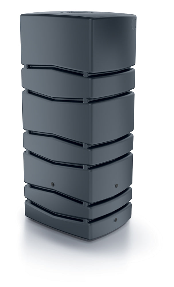Ein Stapel schwarzer YourCasa Regentonne Aqua Silo 350 / 450 und 650 Liter-Boxen auf weißem Hintergrund.