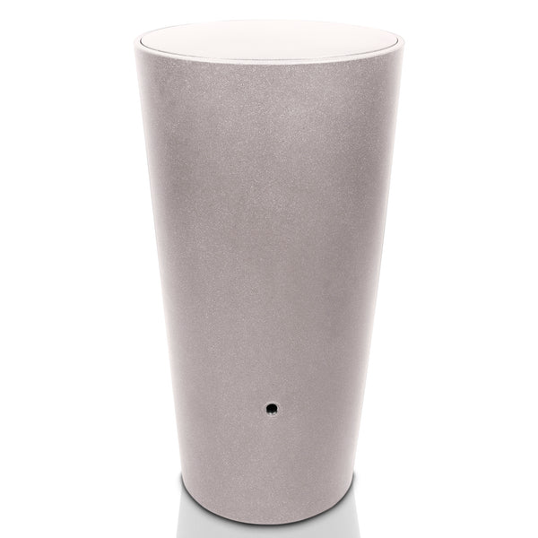 Zylindrische silberne Vase mit glatter Oberfläche und sicherem Deckel auf weißem Hintergrund.
YourCasa Regentonne 210 Liter [Aquaform] - Frostsicher & Kinderfreundlich von yourcasa-de.