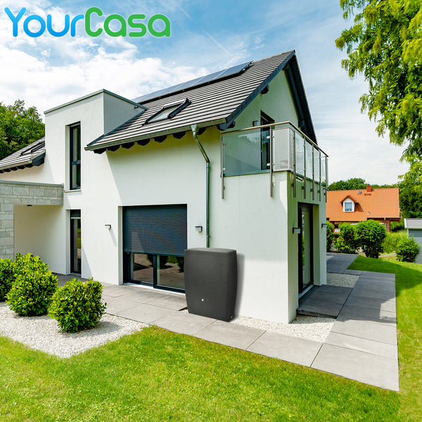 Modernes Vorstadthaus mit gepflegtem Rasen, YourCasa Regentonne 275 Liter [SquareLux Rain] – Eckig und Schmal und klarem blauen Himmel von yourcasa-de.