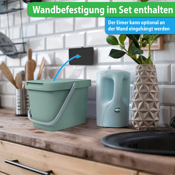 Küchenutensilien auf einer Arbeitsplatte mit YourCasa® Biomülleimer Küche – 6L mit Deckel und Wandaufhängung und Spender.