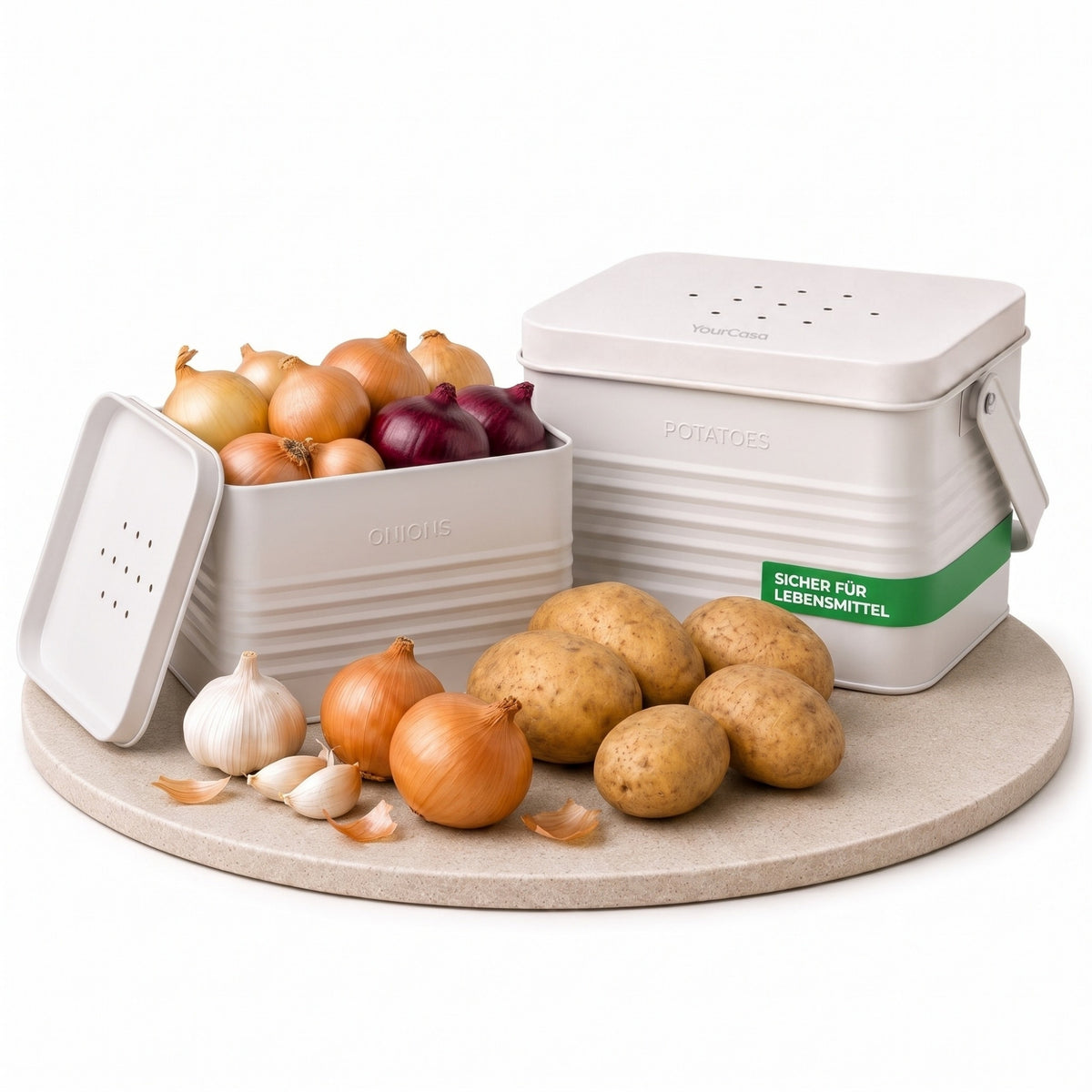 Storra Zwiebelbehälter Creme offen mit frischen Zwiebeln, Knoblauch und Kartoffelbox im Retro-Design