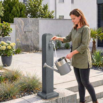 YourCasa Stoneflow Wasserzapfsäule Poller Granit-Optik – 90 cm Gartenwassersäule mit Wasserhahn & Schlauchanschluss